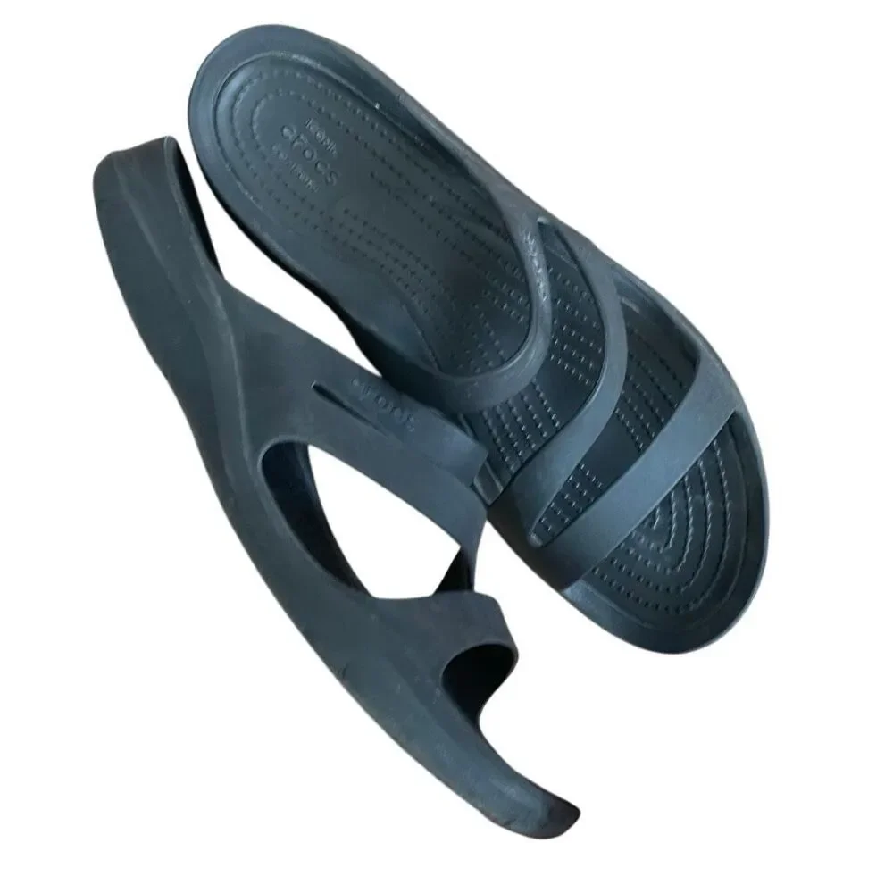 Crocs swift water strappy sandals waterproof men’s 8 woman’s 10 black summer bea